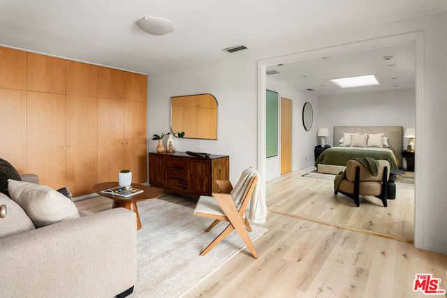 1011 N Hillcrest Road, Beverly Hills, CA 90210