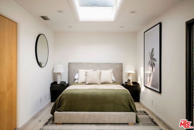 1011 N Hillcrest Road, Beverly Hills, CA 90210