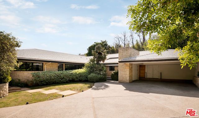 1011 N Hillcrest Road, Beverly Hills, CA 90210