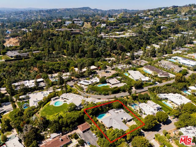 1011 N Hillcrest Road, Beverly Hills, CA 90210