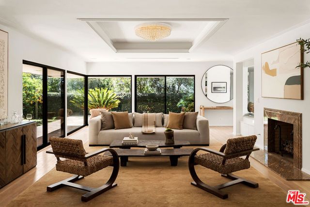 1011 N Hillcrest Road, Beverly Hills, CA 90210