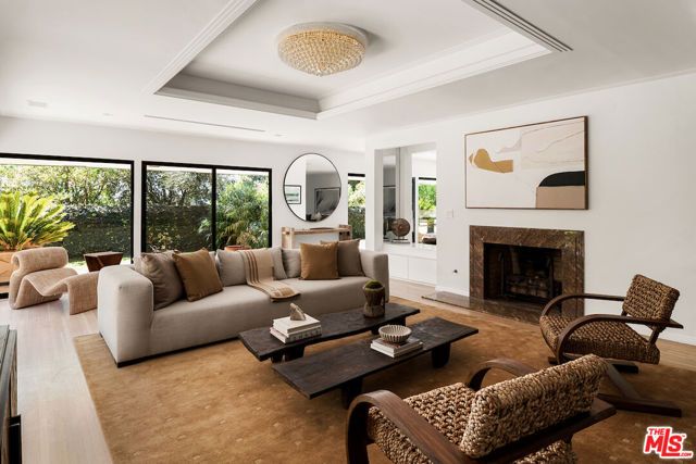 1011 N Hillcrest Road, Beverly Hills, CA 90210