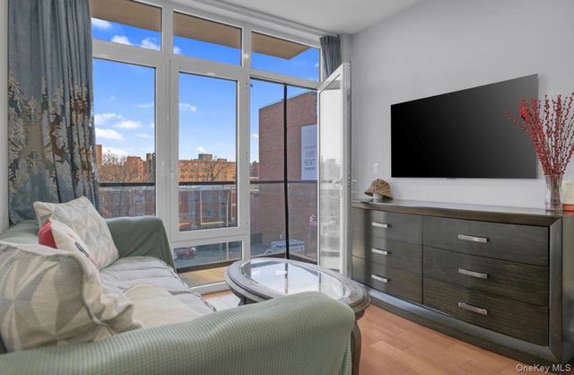 146-17 Northern Boulevard 3A, Flushing, NY 11354