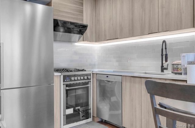 146-17 Northern Boulevard 3A, Flushing, NY 11354