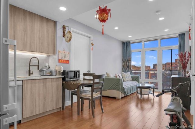 146-17 Northern Boulevard 3A, Flushing, NY 11354