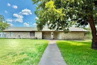 204 Park Hill Drive, Hamilton, TX 76531