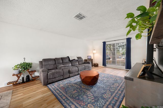 16226 Pinetree, San Antonio, TX 78247