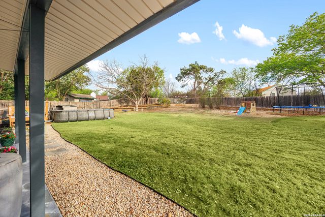 16226 Pinetree, San Antonio, TX 78247