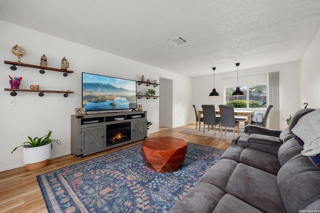 16226 Pinetree, San Antonio, TX 78247