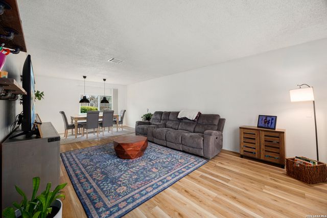 16226 Pinetree, San Antonio, TX 78247