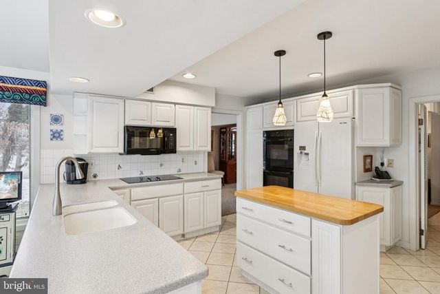 513 MOURNING DOVE RD, Audubon, PA 19403