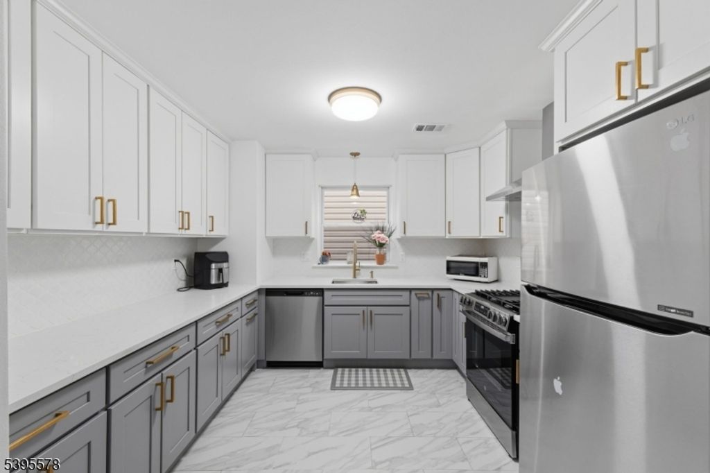 72 Sherman Ave, Newark City, NJ 07114 — photo 2