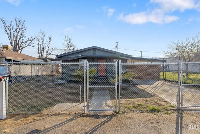 2223 Steele Avenue, Bakersfield, CA 93307