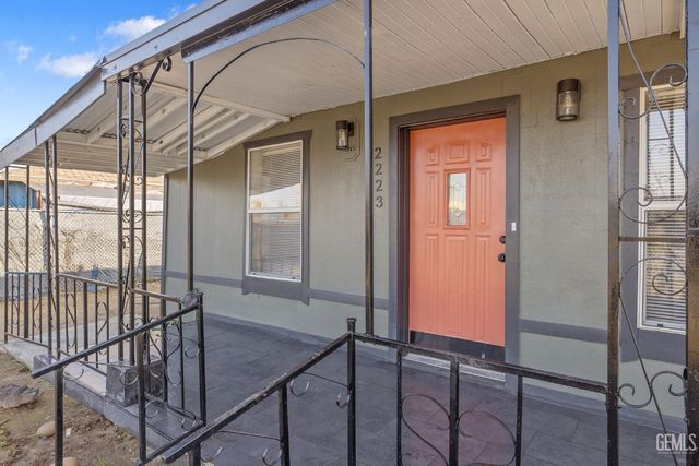 2223 Steele Avenue, Bakersfield, CA 93307