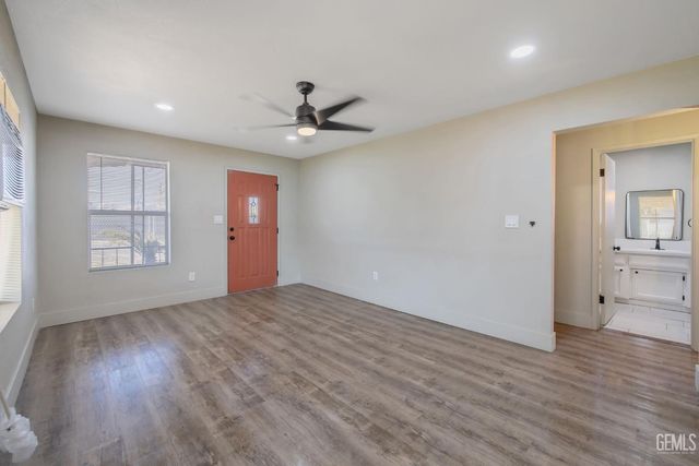 2223 Steele Avenue, Bakersfield, CA 93307