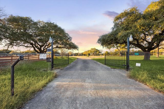 6404 Fm 1948 Road W, Burton, TX 77835