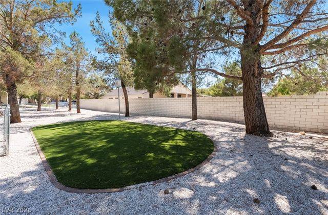 8701 Butterchurn Avenue, Las Vegas, NV 89143