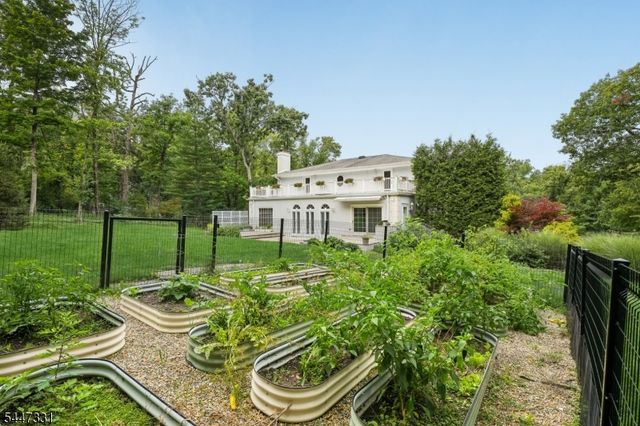 7 Gordon Rd, Essex Fells Twp., NJ 07021