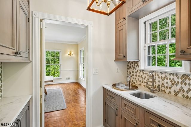7 Gordon Rd, Essex Fells Twp., NJ 07021