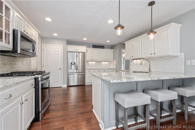12008 Eagle Knoll Drive, Sellersburg, IN 47172