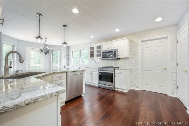 12008 Eagle Knoll Drive, Sellersburg, IN 47172