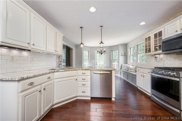 12008 Eagle Knoll Drive, Sellersburg, IN 47172