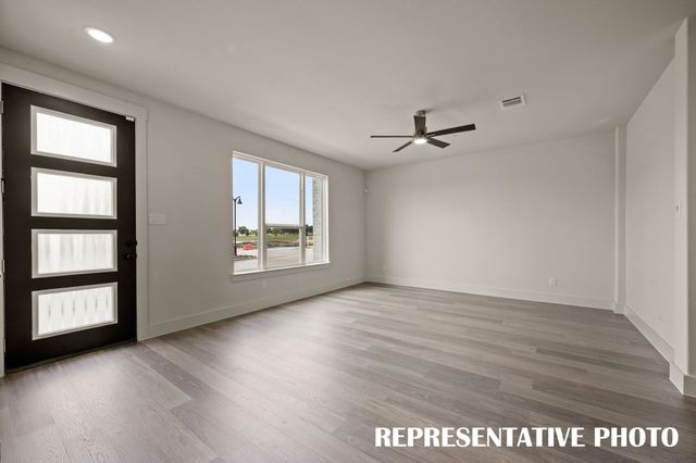 1841 Summer Aura, Mesquite, TX 75181