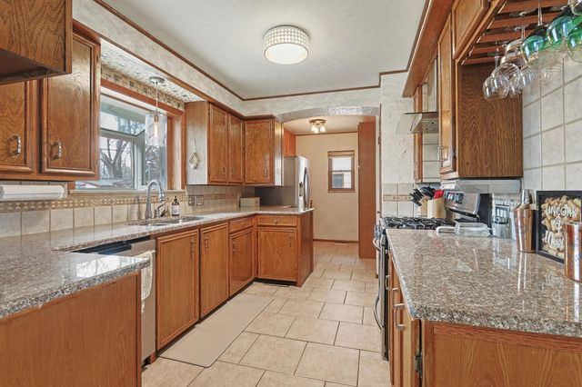 2047 N Westridge Dr, Wichita, KS 67203