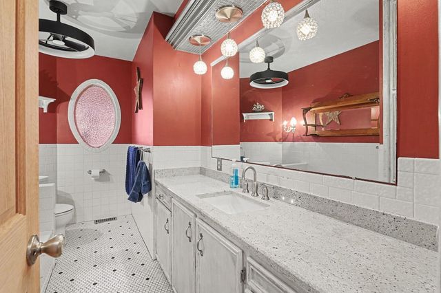 2047 N Westridge Dr, Wichita, KS 67203