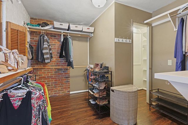 2047 N Westridge Dr, Wichita, KS 67203