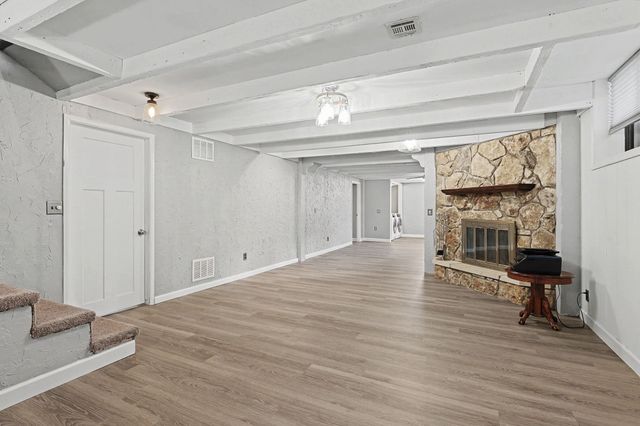 2047 N Westridge Dr, Wichita, KS 67203