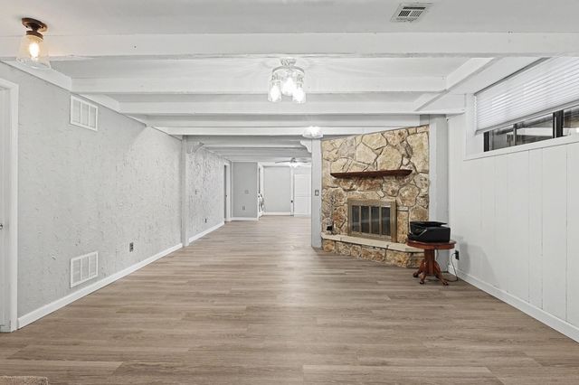 2047 N Westridge Dr, Wichita, KS 67203