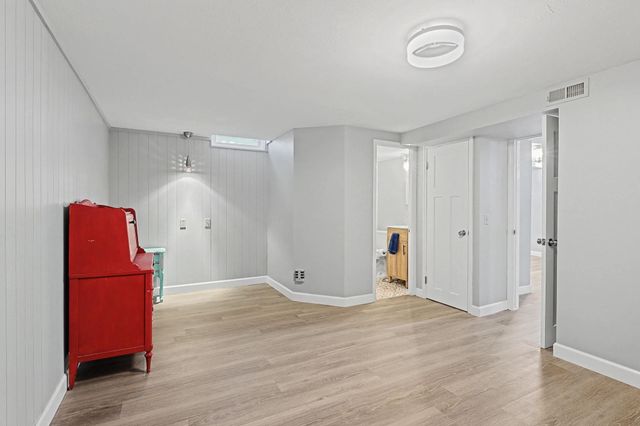 2047 N Westridge Dr, Wichita, KS 67203