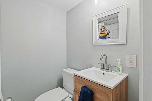 2047 N Westridge Dr, Wichita, KS 67203