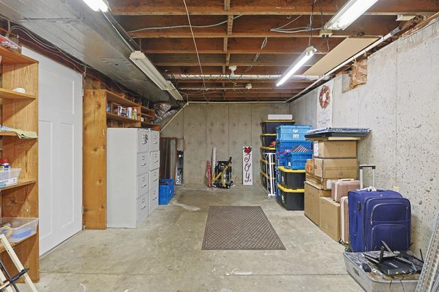 2047 N Westridge Dr, Wichita, KS 67203