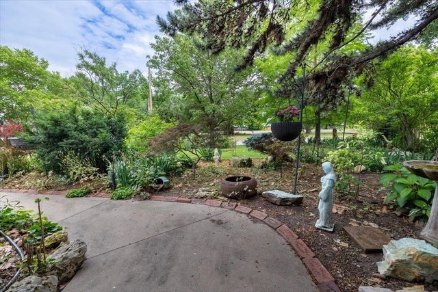 2047 N Westridge Dr, Wichita, KS 67203