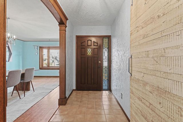 2047 N Westridge Dr, Wichita, KS 67203