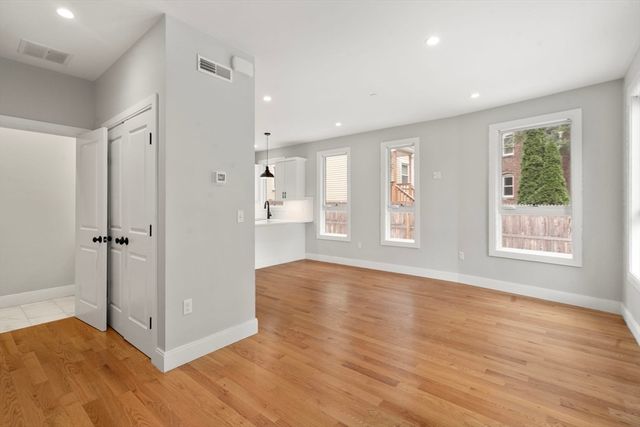 123-125 Centre St TH6, Boston, MA 02124