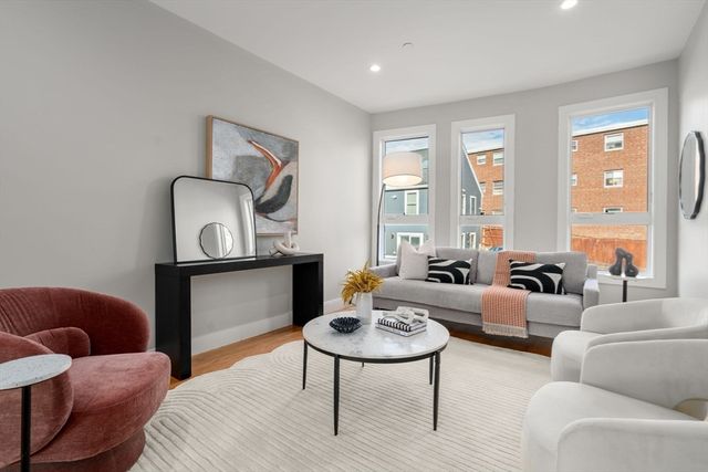123-125 Centre St TH6, Boston, MA 02124