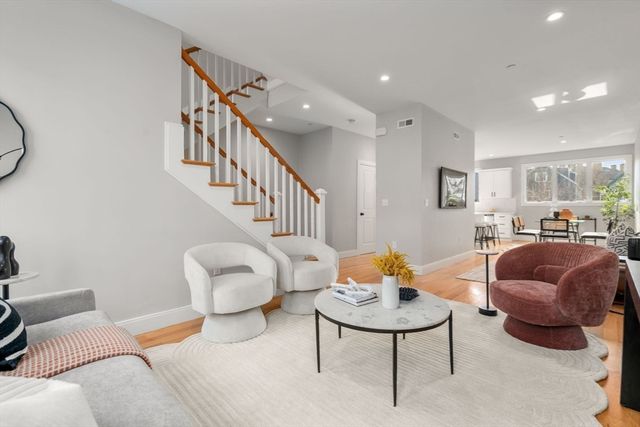 123-125 Centre St TH6, Boston, MA 02124