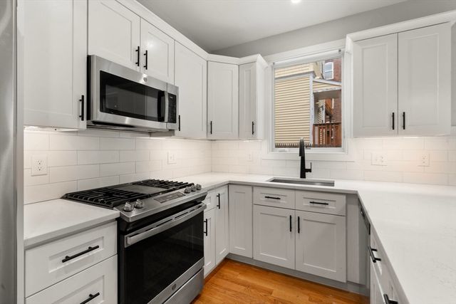 123-125 Centre St TH6, Boston, MA 02124