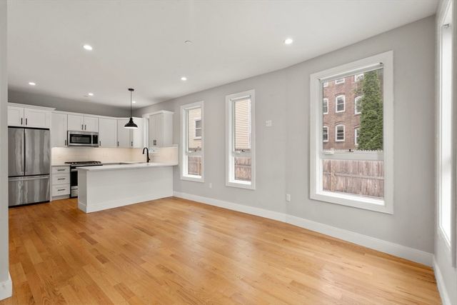 123-125 Centre St TH6, Boston, MA 02124