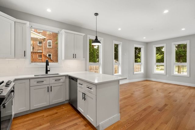 123-125 Centre St TH6, Boston, MA 02124
