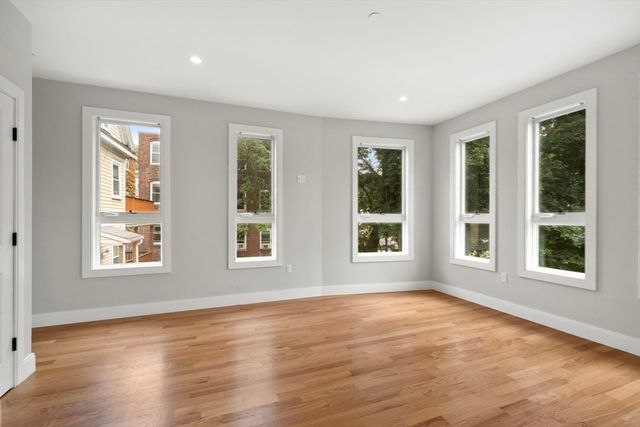 123-125 Centre St TH6, Boston, MA 02124