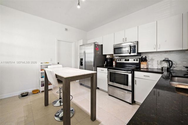 3676 San Simeon Cir, Weston, FL 33331