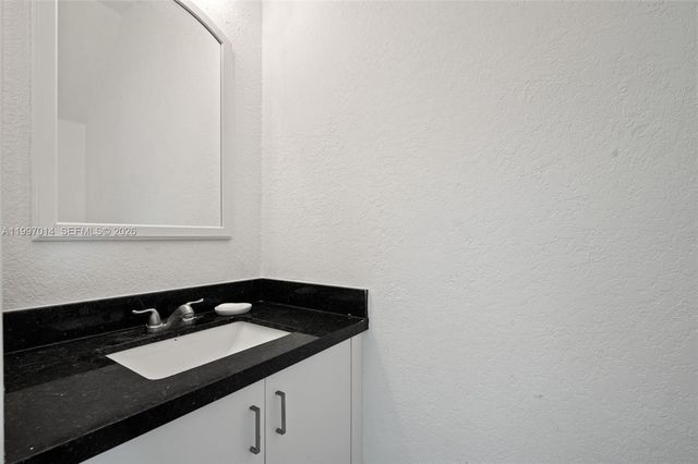 3676 San Simeon Cir, Weston, FL 33331