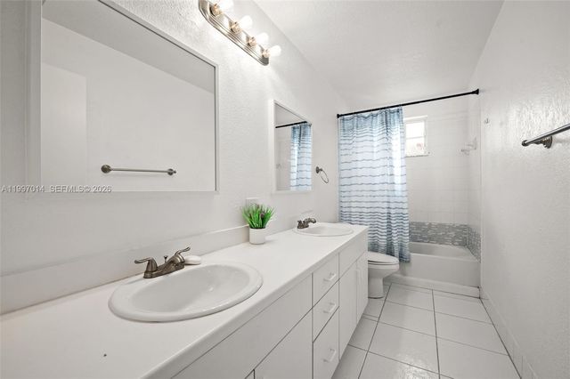 3676 San Simeon Cir, Weston, FL 33331