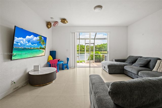 3676 San Simeon Cir, Weston, FL 33331