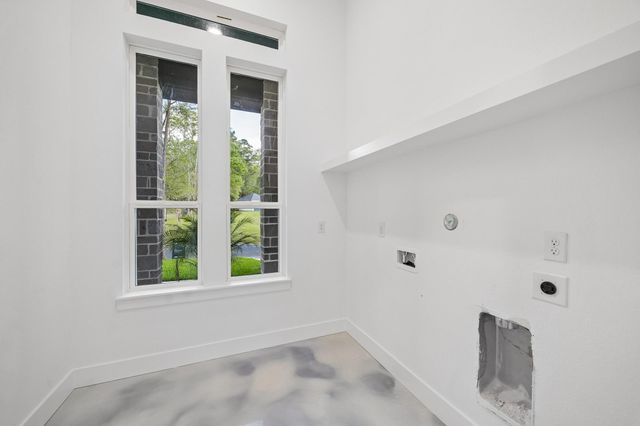 2405 W Green Briar Drive, Huntsville, TX 77340