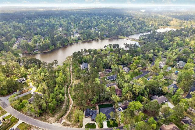 2405 W Green Briar Drive, Huntsville, TX 77340